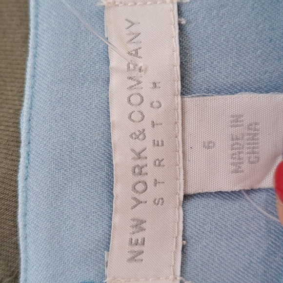 New York & Company Stretch Blue/Black Floral Skirt. Size 6 NWT - Picture 5 of 7